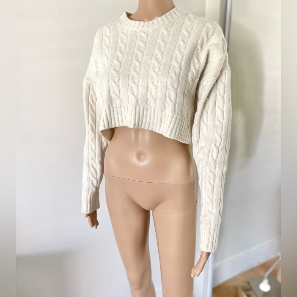 Aritzia Sunday Best Cropped Cable Knit Sweater Oversized Could fit XS to S - Picture 3 of 6